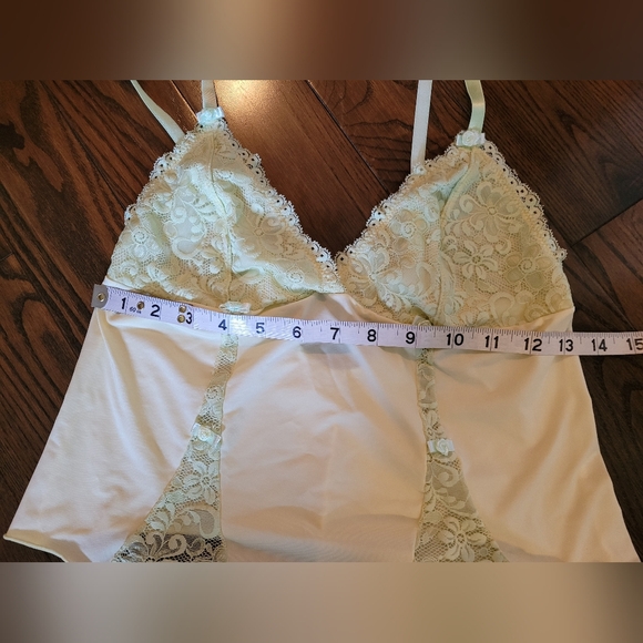 2 PC Lingerie Set, Like New, beautiful material, adjustable straps. - Picture 6 of 10